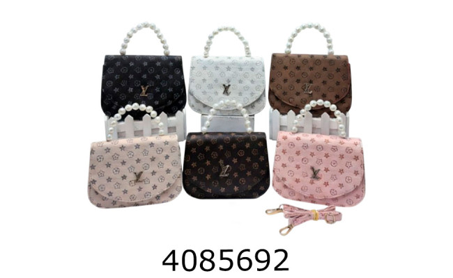 Сумочка дитяча лак 6 видів16*11*6см (6) 9002